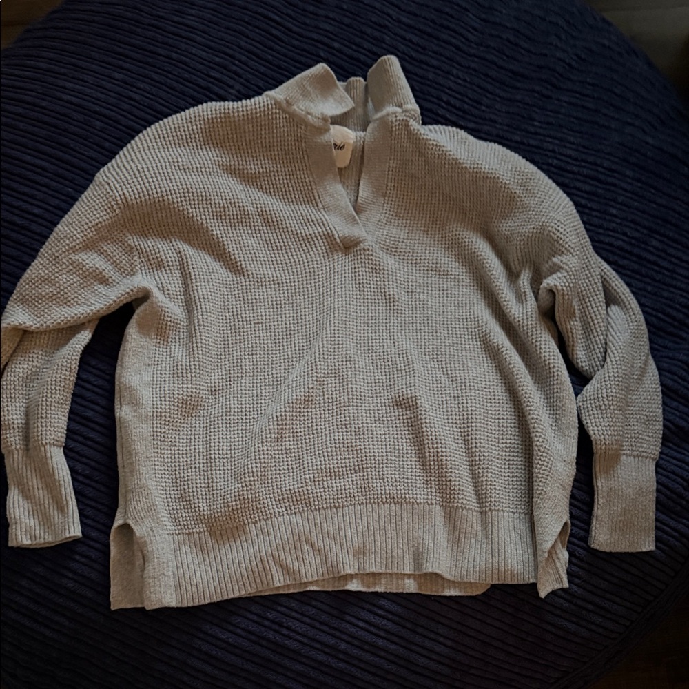 Aerie Cream V-Neck Sweater